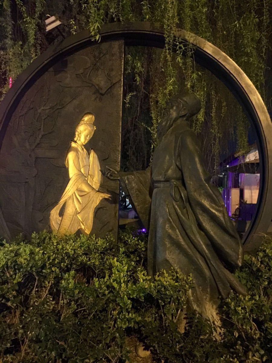 沈园之夜18:30可以进园,其实演出是19:40-20:30,个人建议可以晚上七
