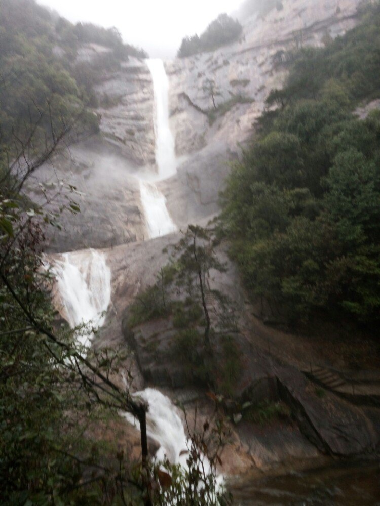 【携程攻略】黄山九龙瀑景点,雨后游览看瀑布还是非常