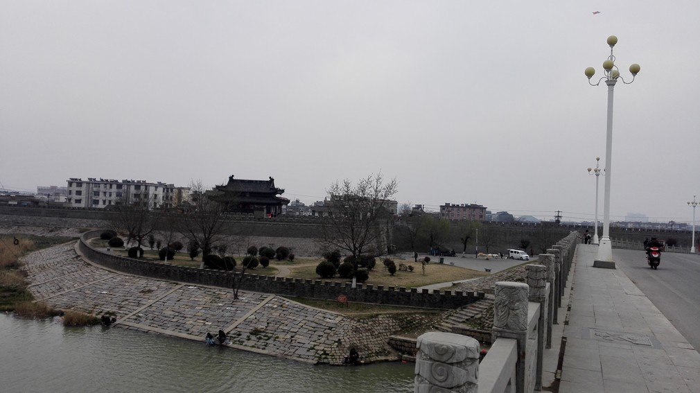 靖淮门位于六安市寿县的县城内,是寿县古城的北侧城门,城门与古城一起