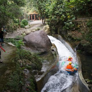 桂山大峡谷漂流