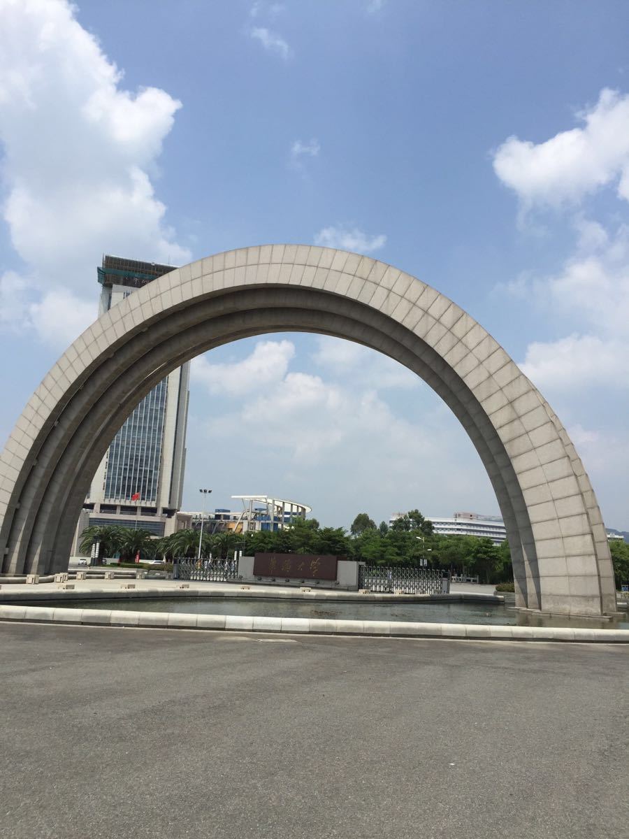 2021华侨大学游玩攻略,现代化风格,有最长的教学长廊.
