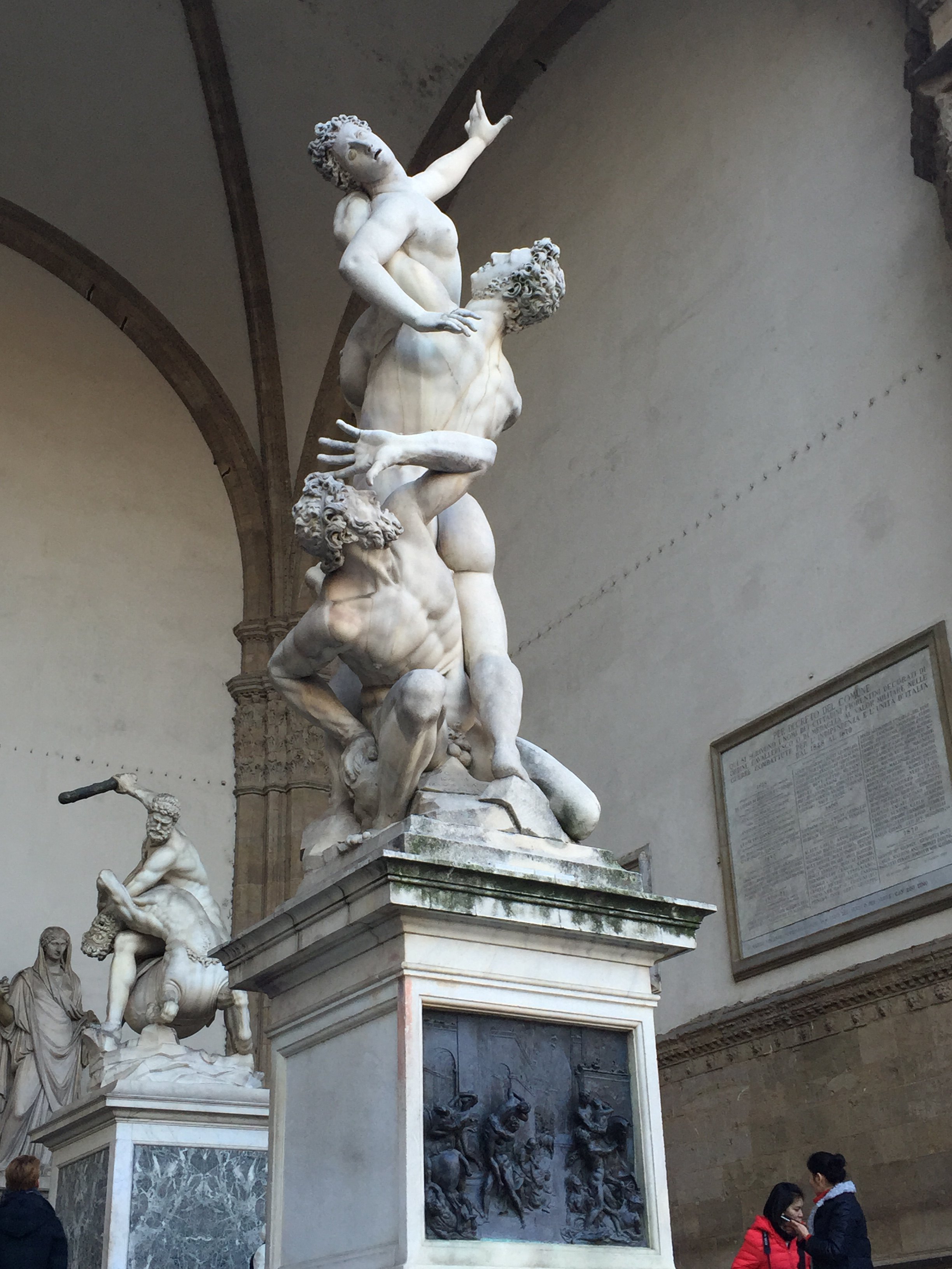 弗洛伦萨学院美术馆大厅雕塑图片展示