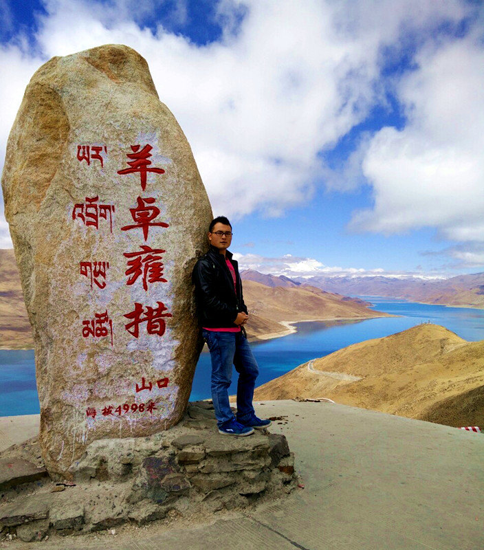 羊卓雍错是西藏三大圣湖之一,湖面海拔4441米,湖水干净透彻,倒映着