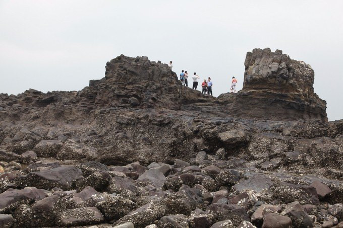 漳州靠近临海市的滨海地质公园的活火山口遗址,也是海底兵马俑的景区