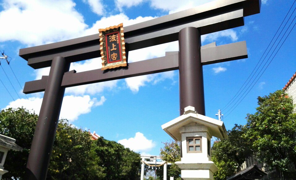 冲绳的神社,国人没人参拜,没太大意思,可不去的.