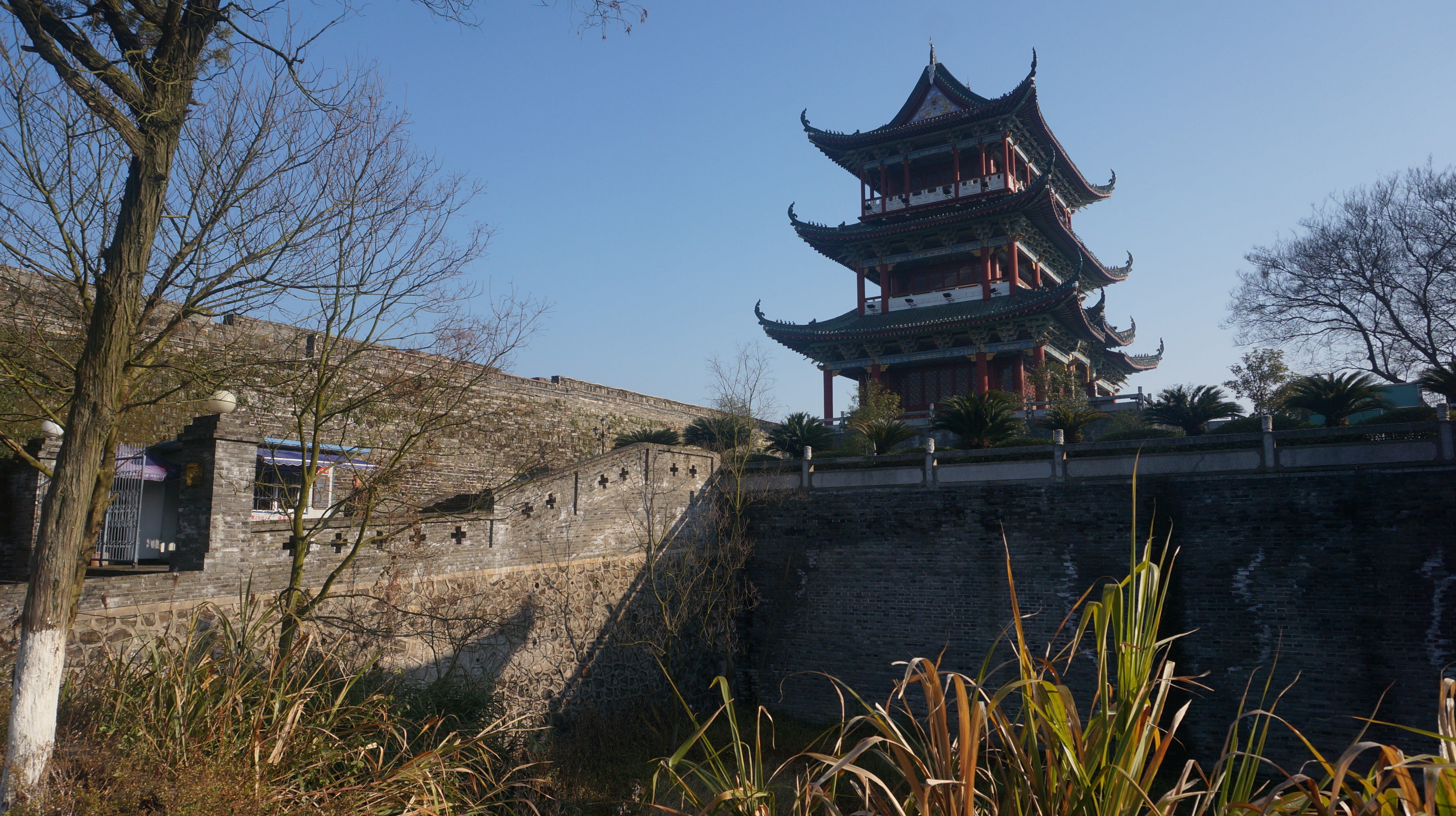 【携程攻略】江西八境台景点,出了建春门,沿城墙一路