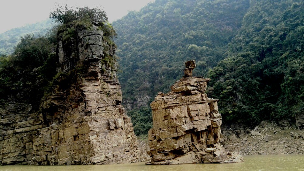 金秀圣堂湖生态旅游景区
