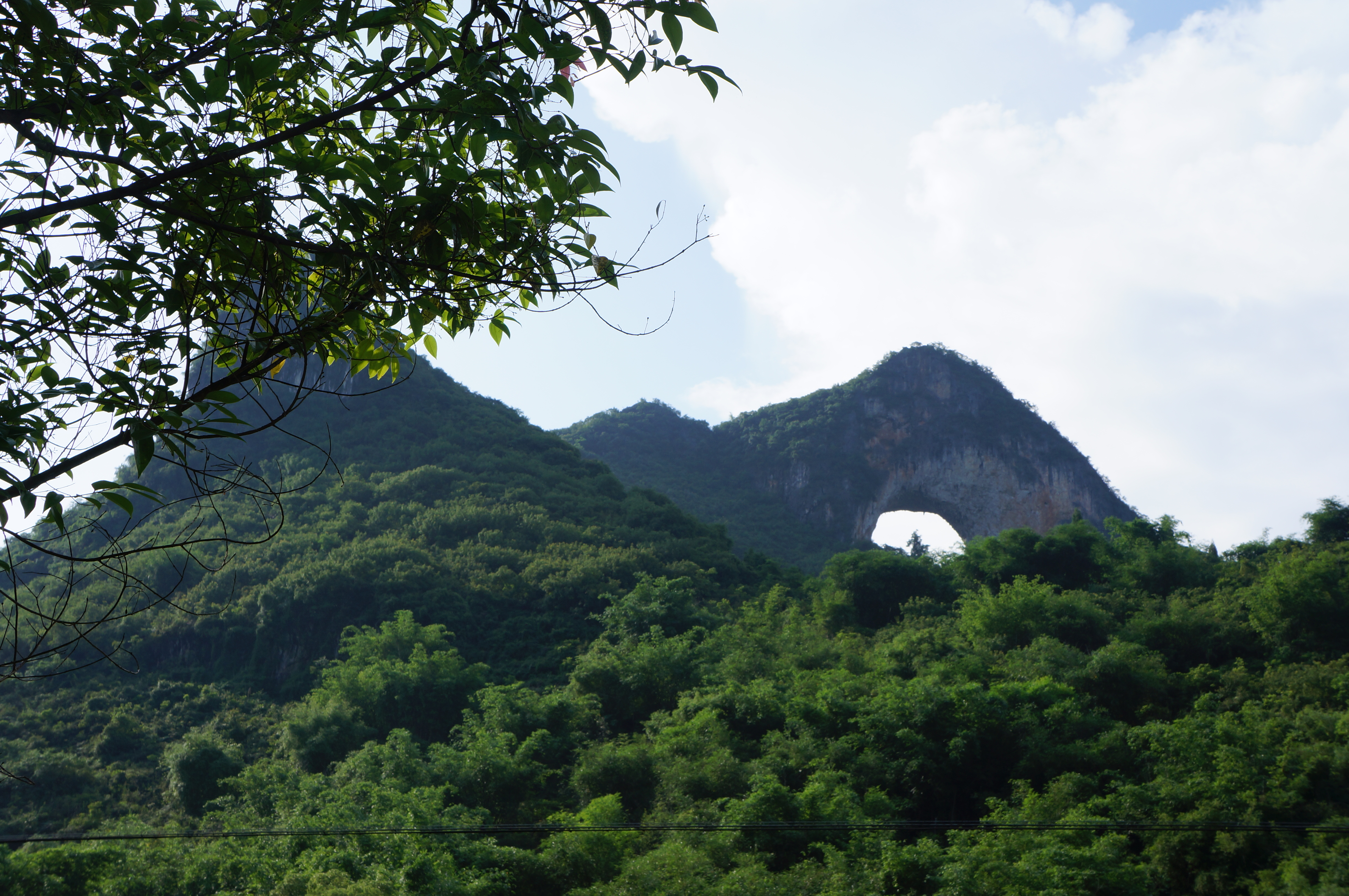                  月亮山