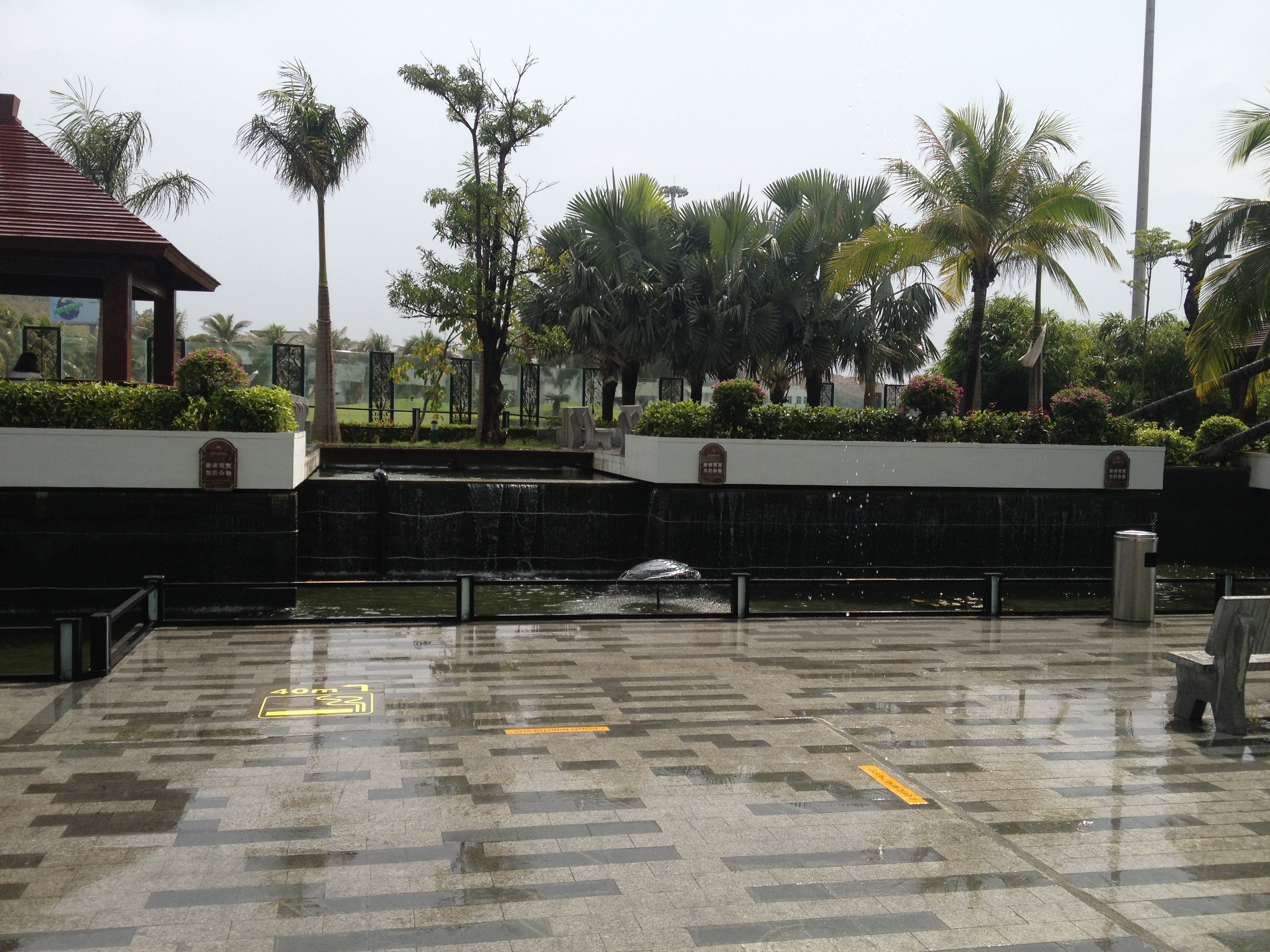 三亚凤凰机场 鸿港农贸市场 最后天下雨
