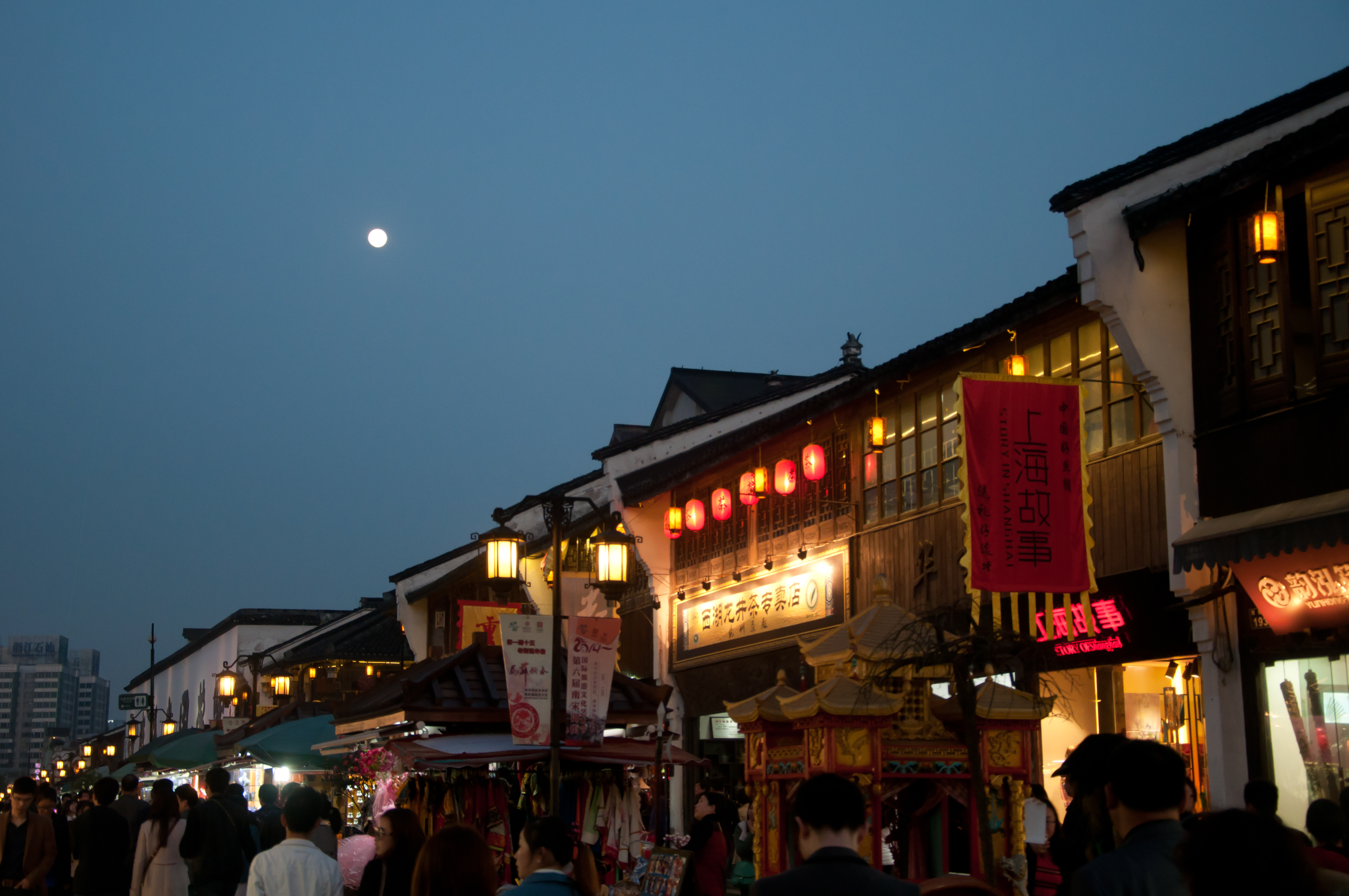 有特产,有美景,领略老杭州文化,这里绝对不可少 一直觉得河坊街还是要