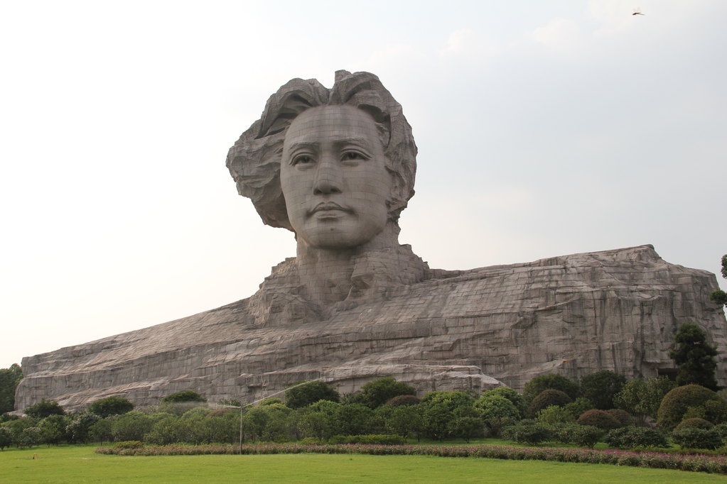 现在一个人在跨省的两个地方可以办理两份社保