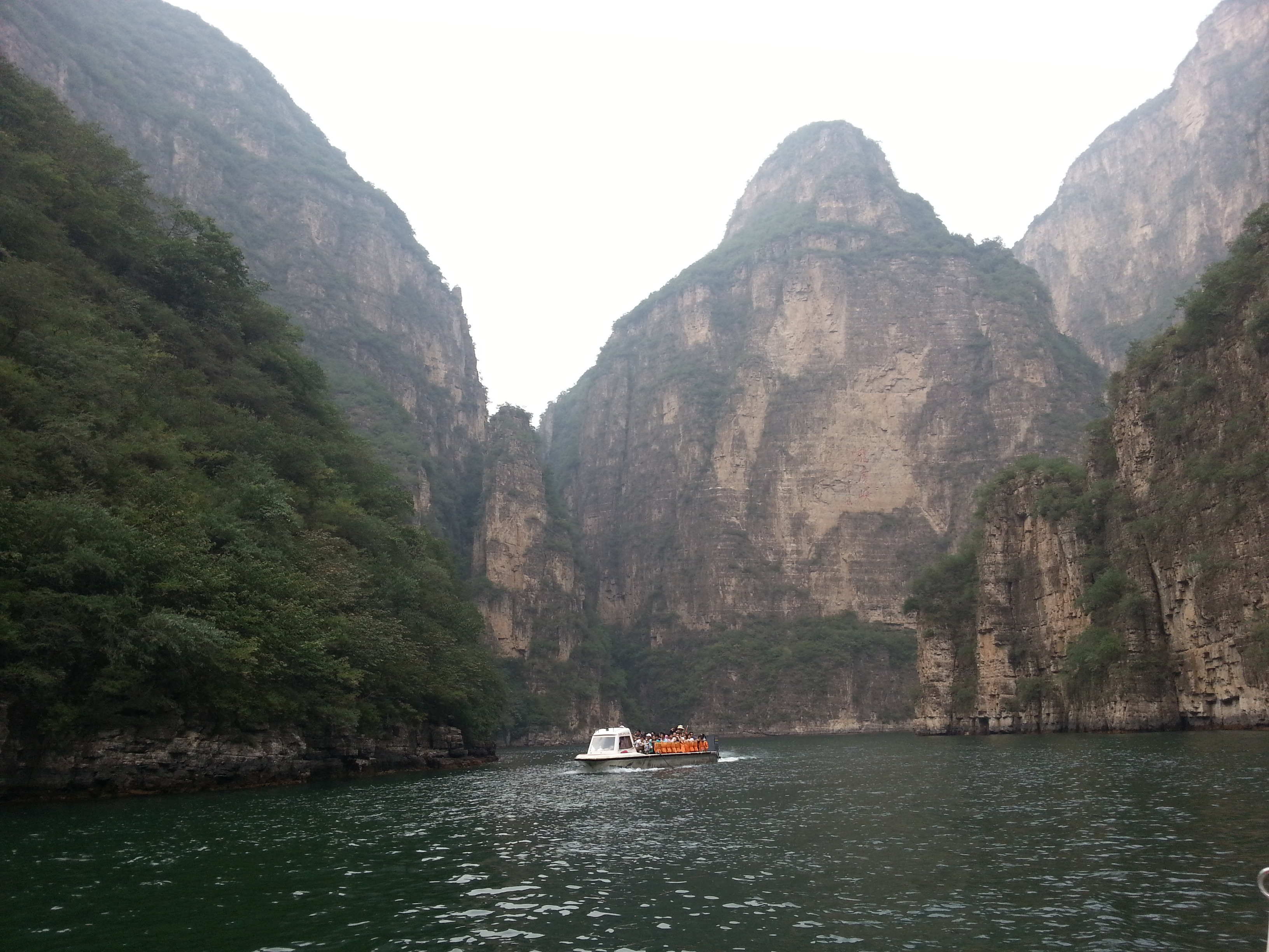 【携程攻略】延庆区龙庆峡景点,从停车场到景区大概要走十分钟,景区里