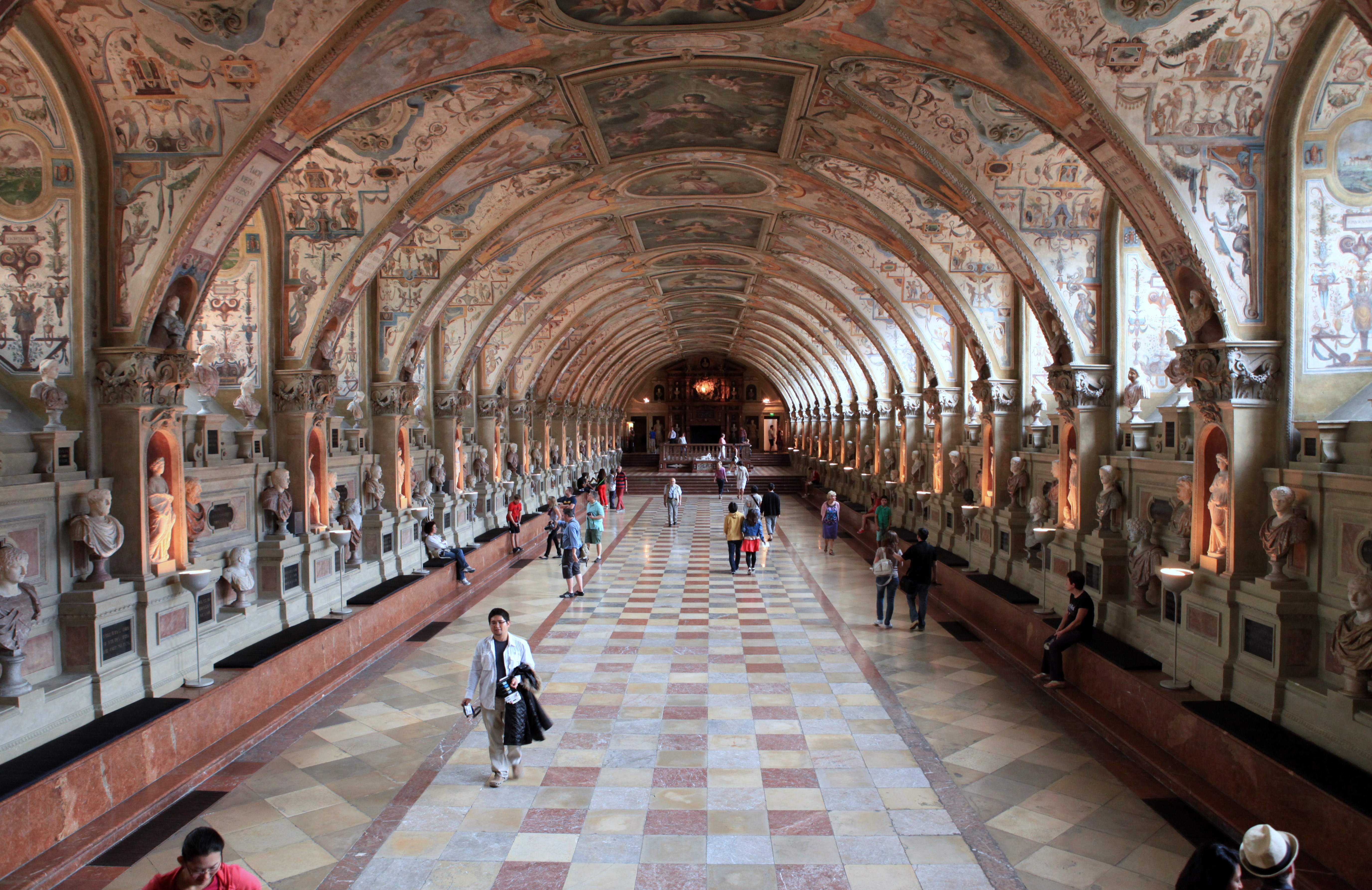 德国自驾游(7)---慕尼黑国王宫殿珍宝馆