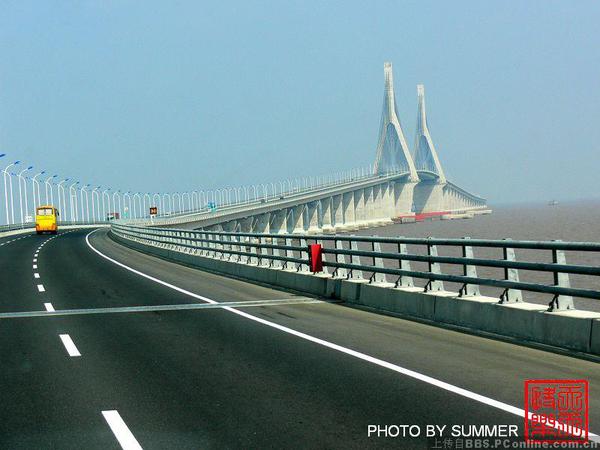 东海大桥的兴建主要是上海为开发洋山深水港而建