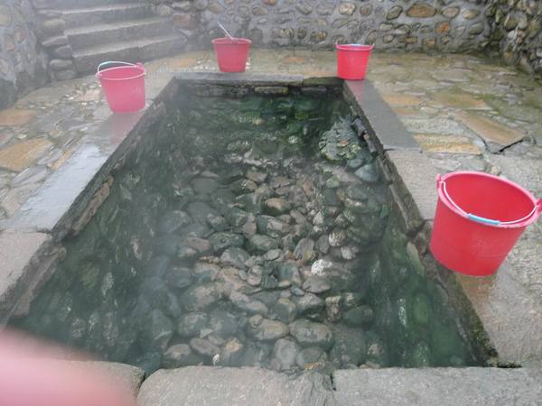 温汤的温泉古井OUT了,真是杯具啊!