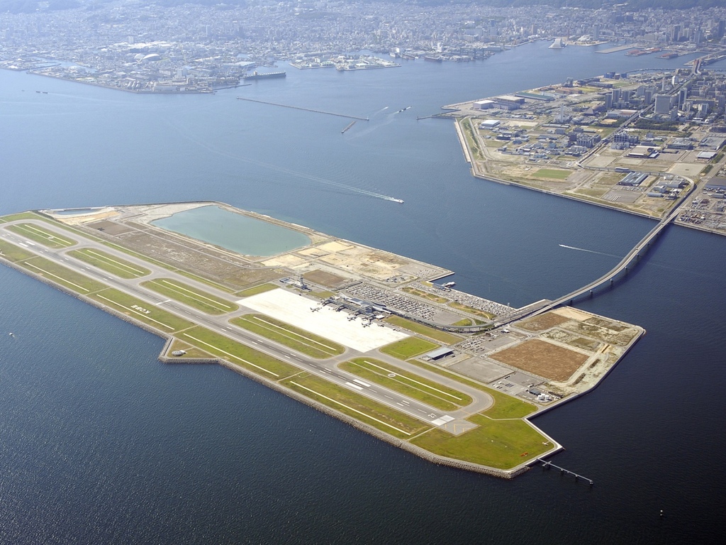 06年竣工的神户机场无疑是极其优美的