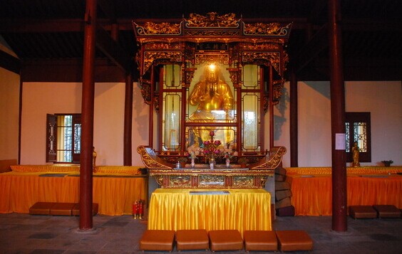 法雨寺景区是普陀山三大寺庙之一,去普陀山烧香