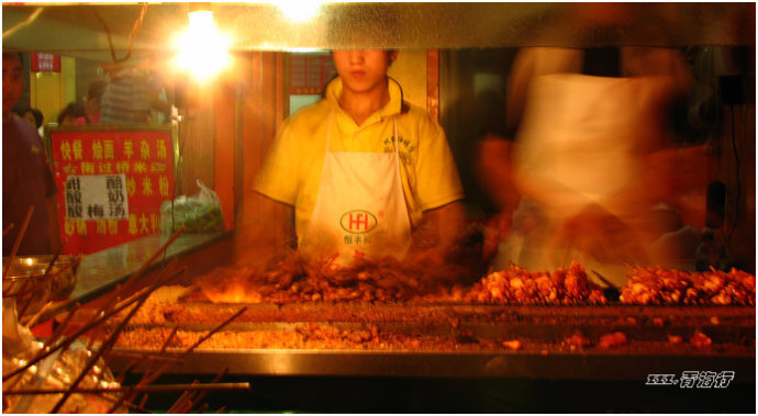 青海西宁.莫家街夜市上的美食小吃