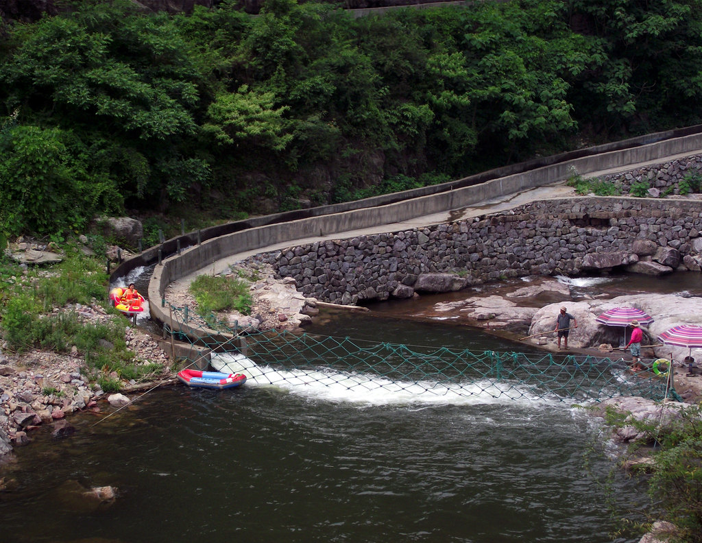 每年6月中下旬跟携程去余姚漂流和采杨梅 浙江余姚四窗岩漂流和梁弄采