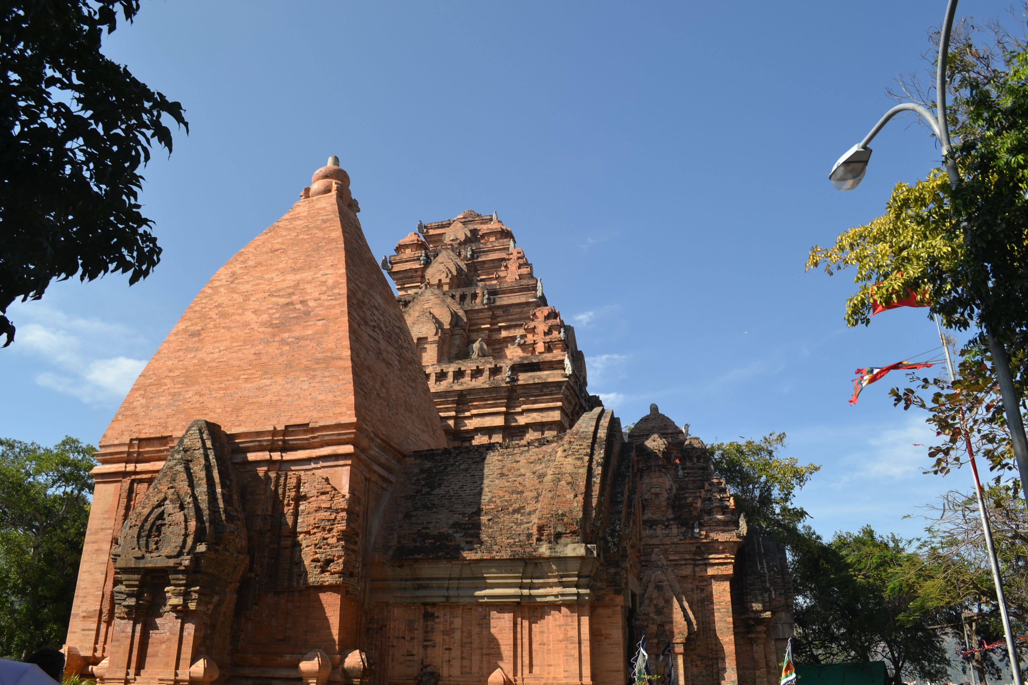婆那加占婆塔是一处印度教的宗教建筑,是古代占婆王国的寺庙,有点像