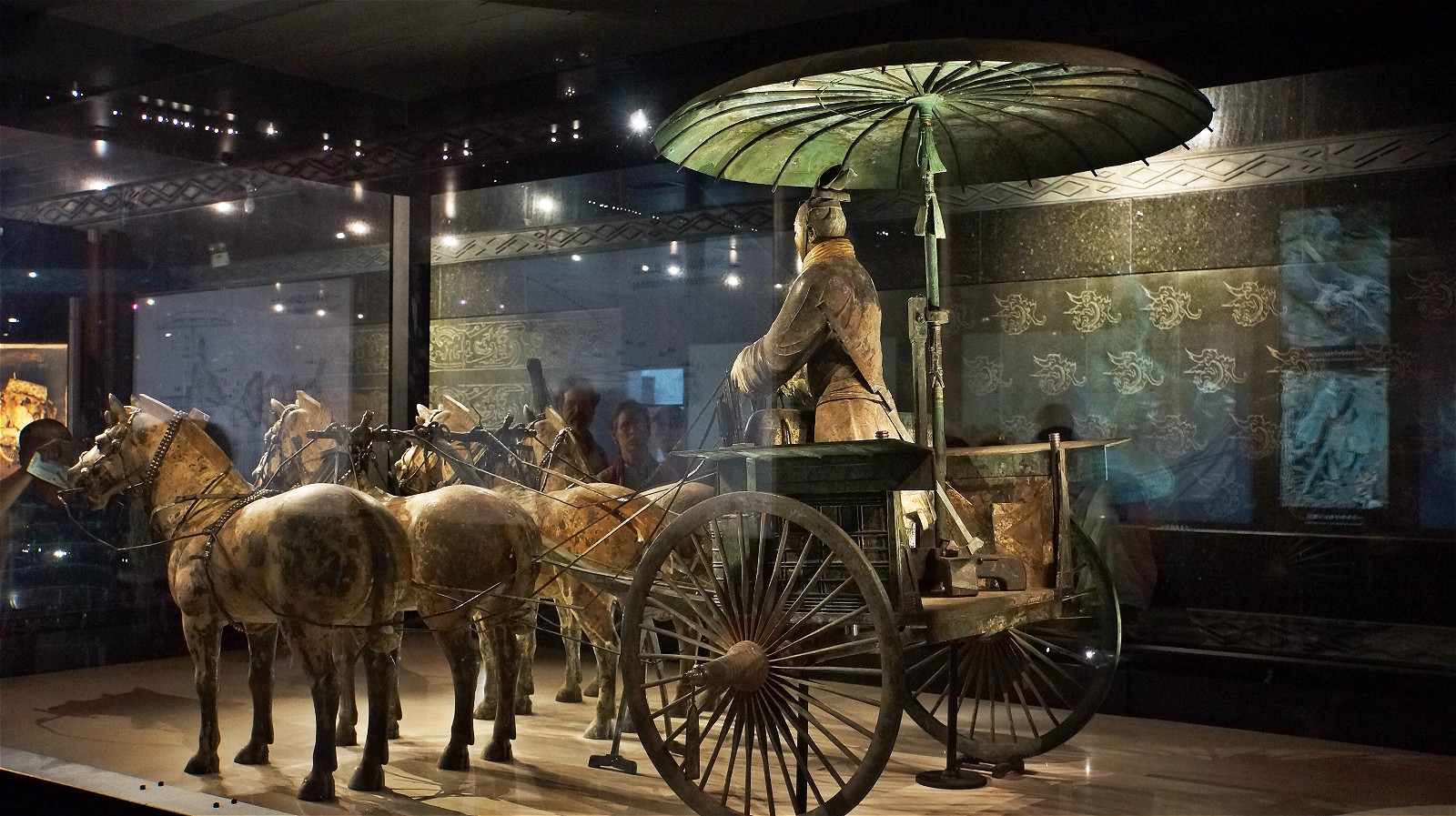 【携程攻略】西安秦始皇帝陵博物院(兵马俑)景点,来西安一定不能错过的是什么，那就是兵马俑了。个人建议去兵马俑的时…