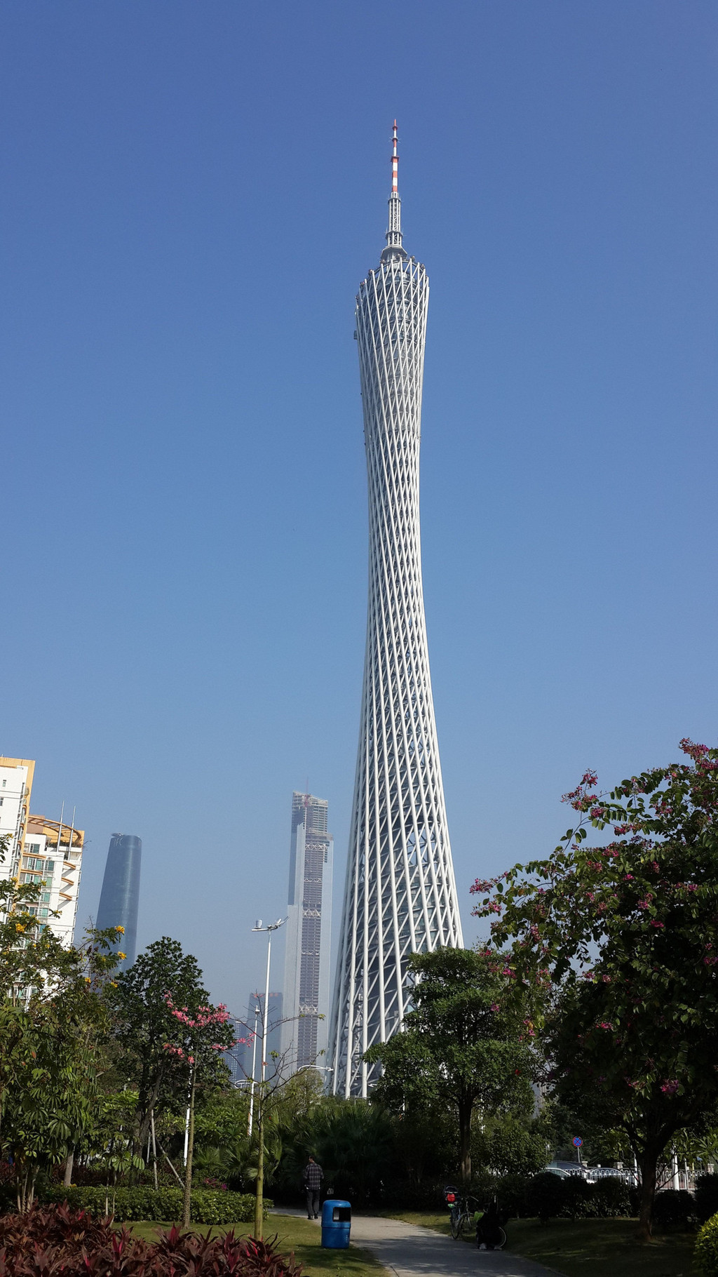 广州最美丽的城市标志物 - 广州塔(小蛮腰)