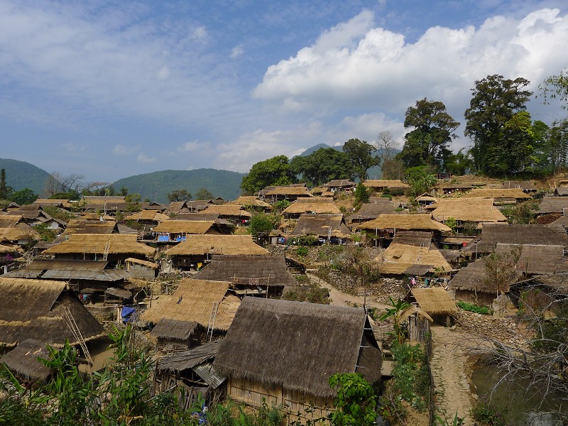 翁丁佤族原始群居村落