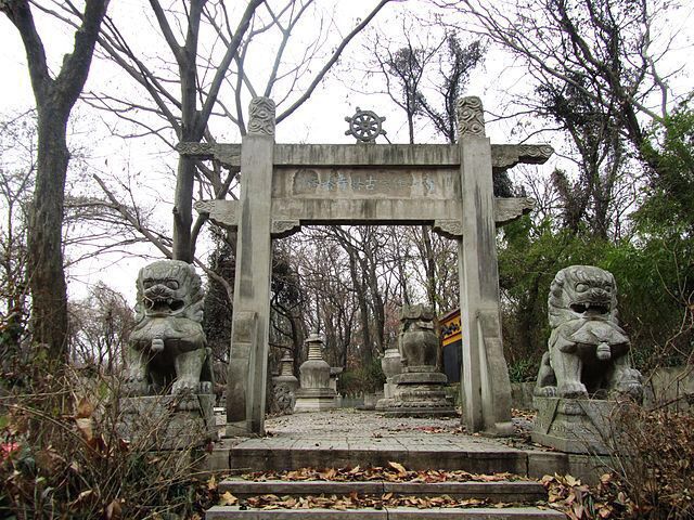 天隆寺塔林位于中国江苏省南京市雨花台区石子岗玉环山上,菊花台公园