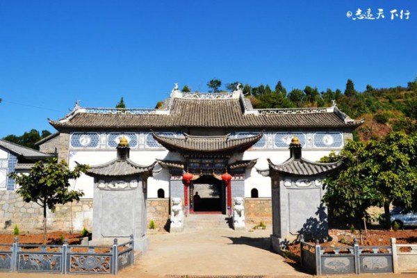 【红山景帝祠】  大家都知道白族之乡是神话的王国,其中本主的神话