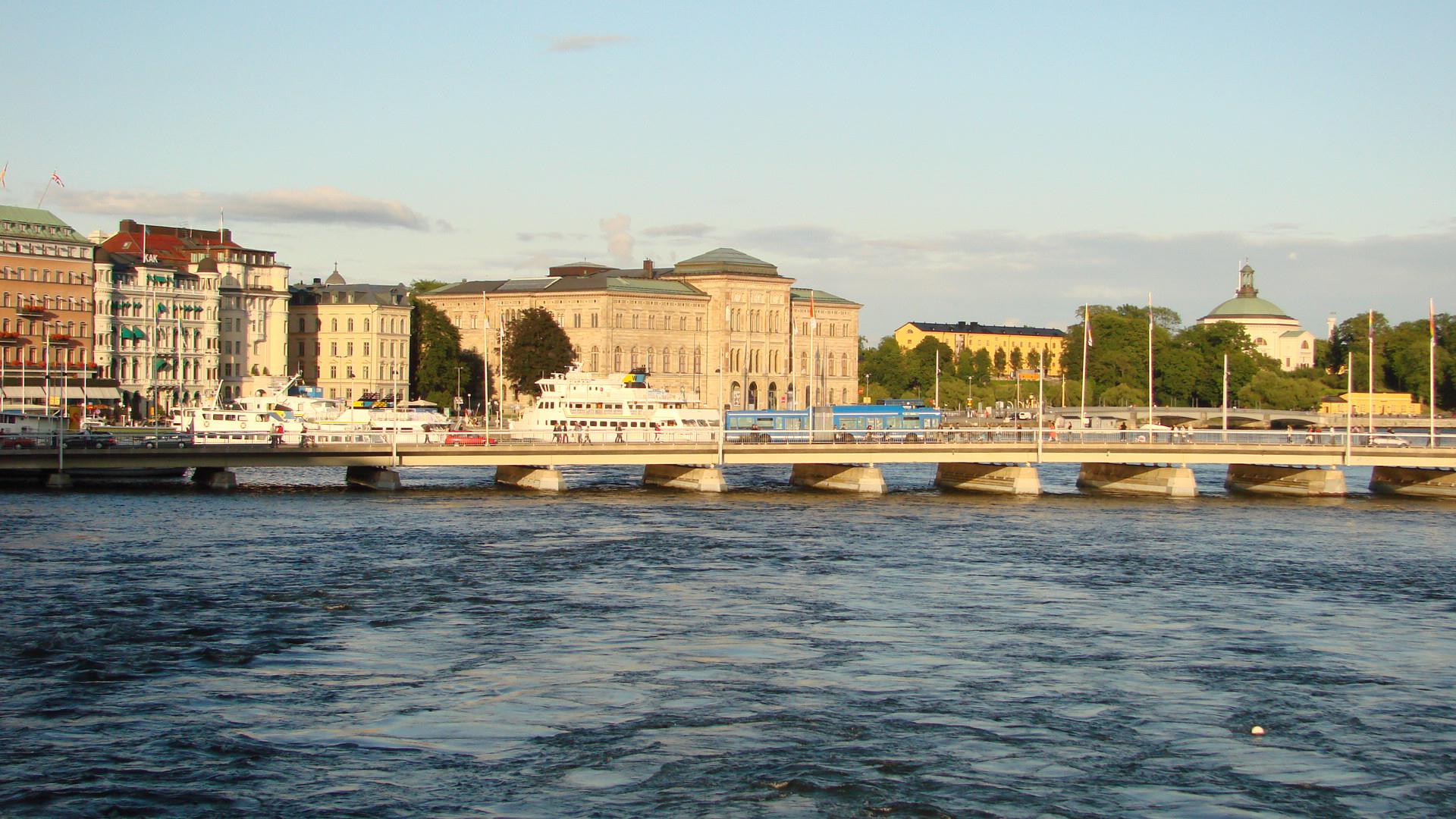 俄罗斯+芬兰+瑞典+丹麦+挪威13日跟团游(4钻