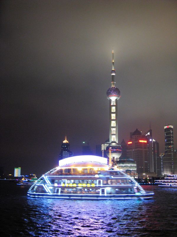 和明珠塔交相辉映