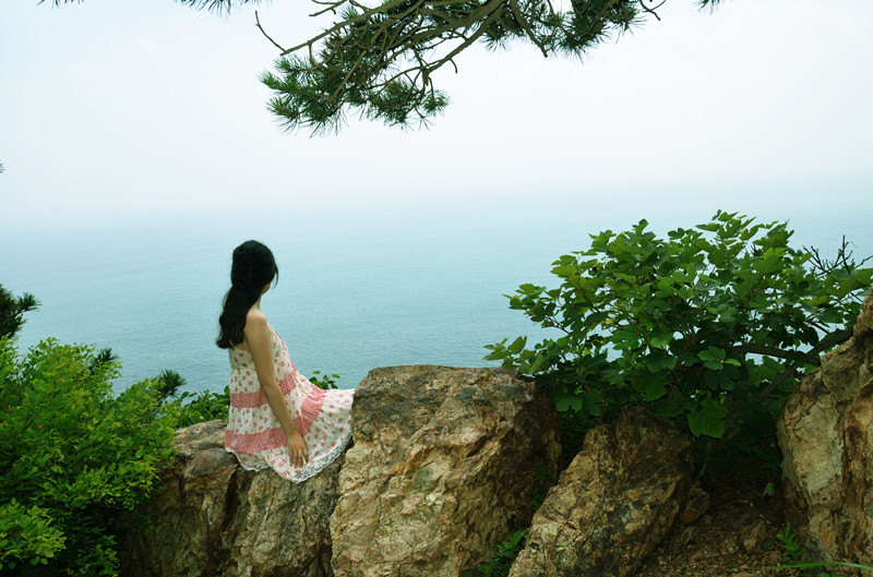 两个女生夏日大连冰峪沟游玩