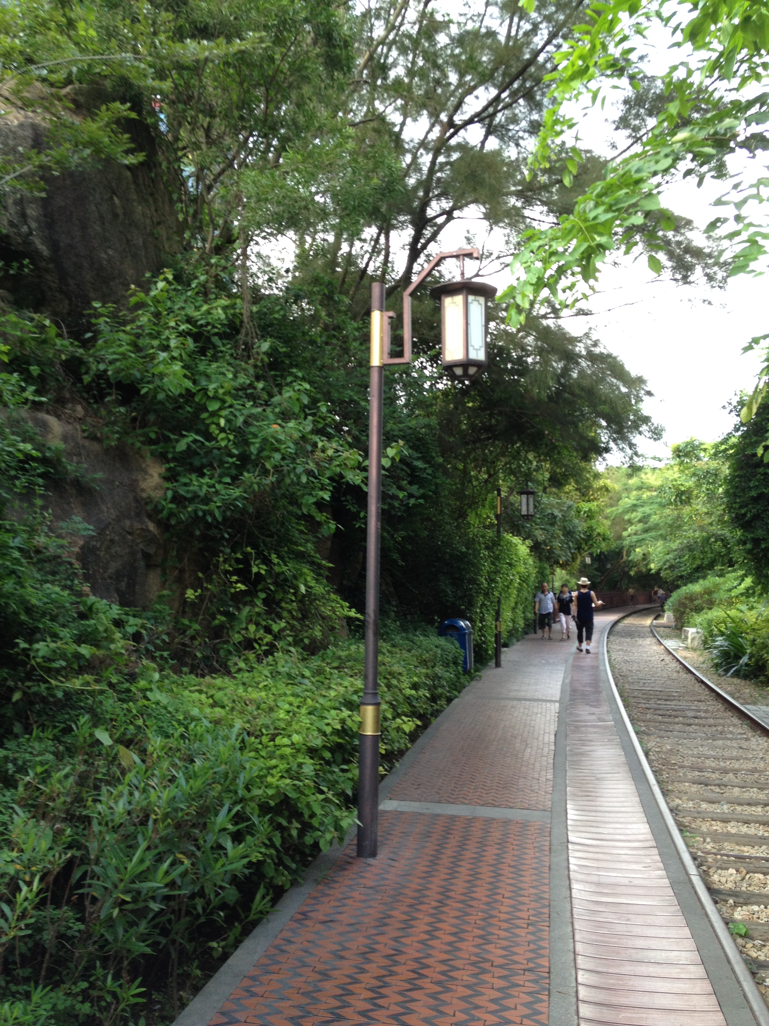 厦门铁路公园婚纱照_带着白纱自驾厦门 中山路 厦大 环岛路 铁路公园行走 自拍婚纱照(2)