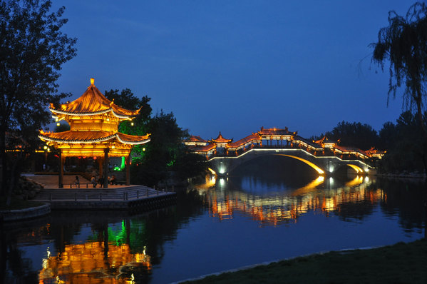 夜游台儿庄古运河
