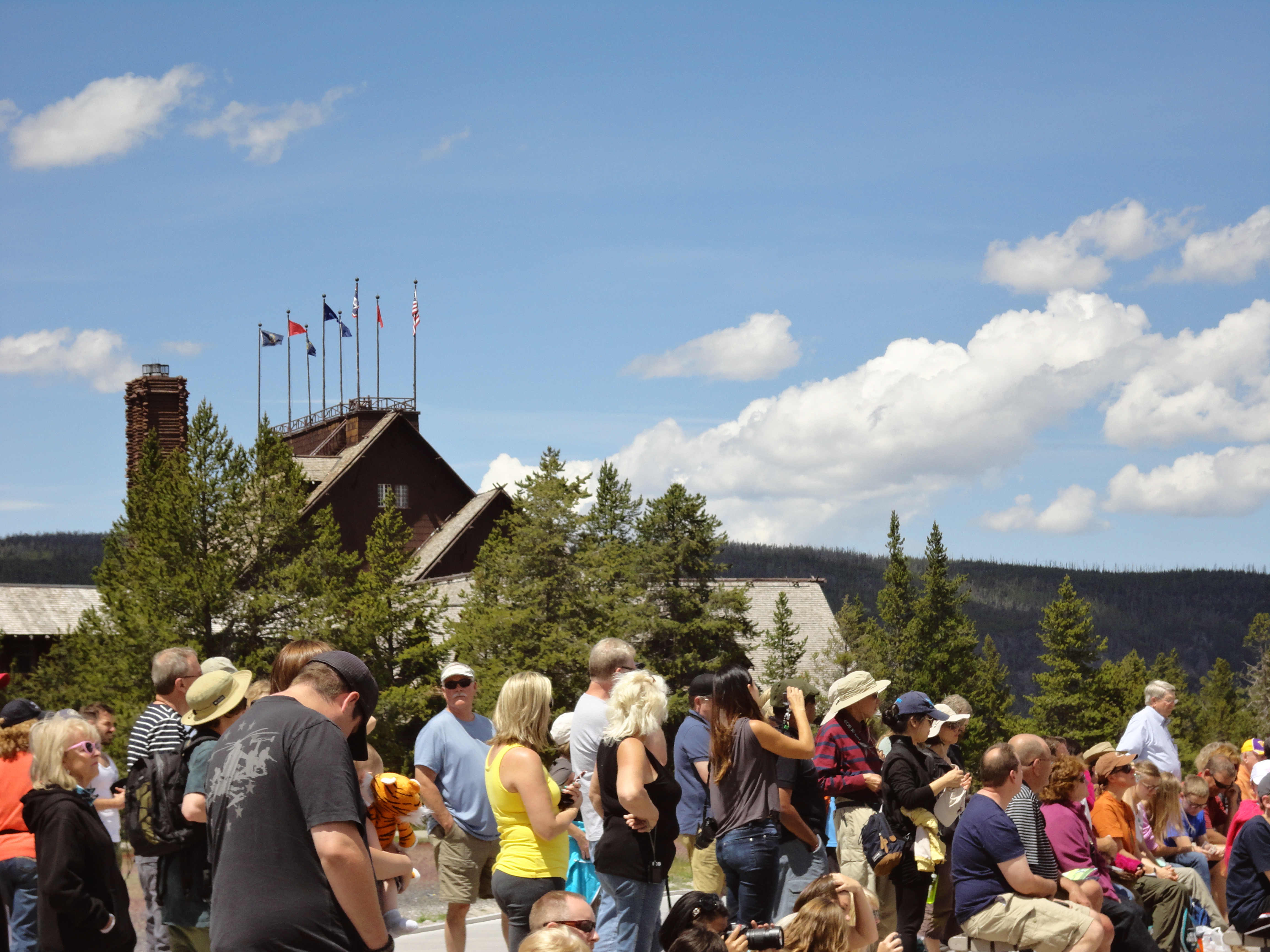 老忠实间歇泉old faithful geyser