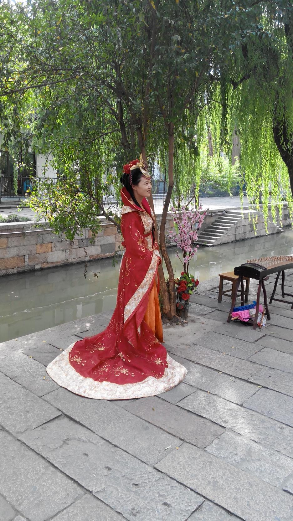 邂逅古装美女,哇塞,不会是穿越到古代