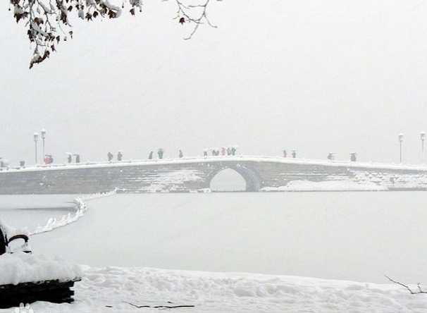 西湖断桥残雪要什么时候能看到奇景?