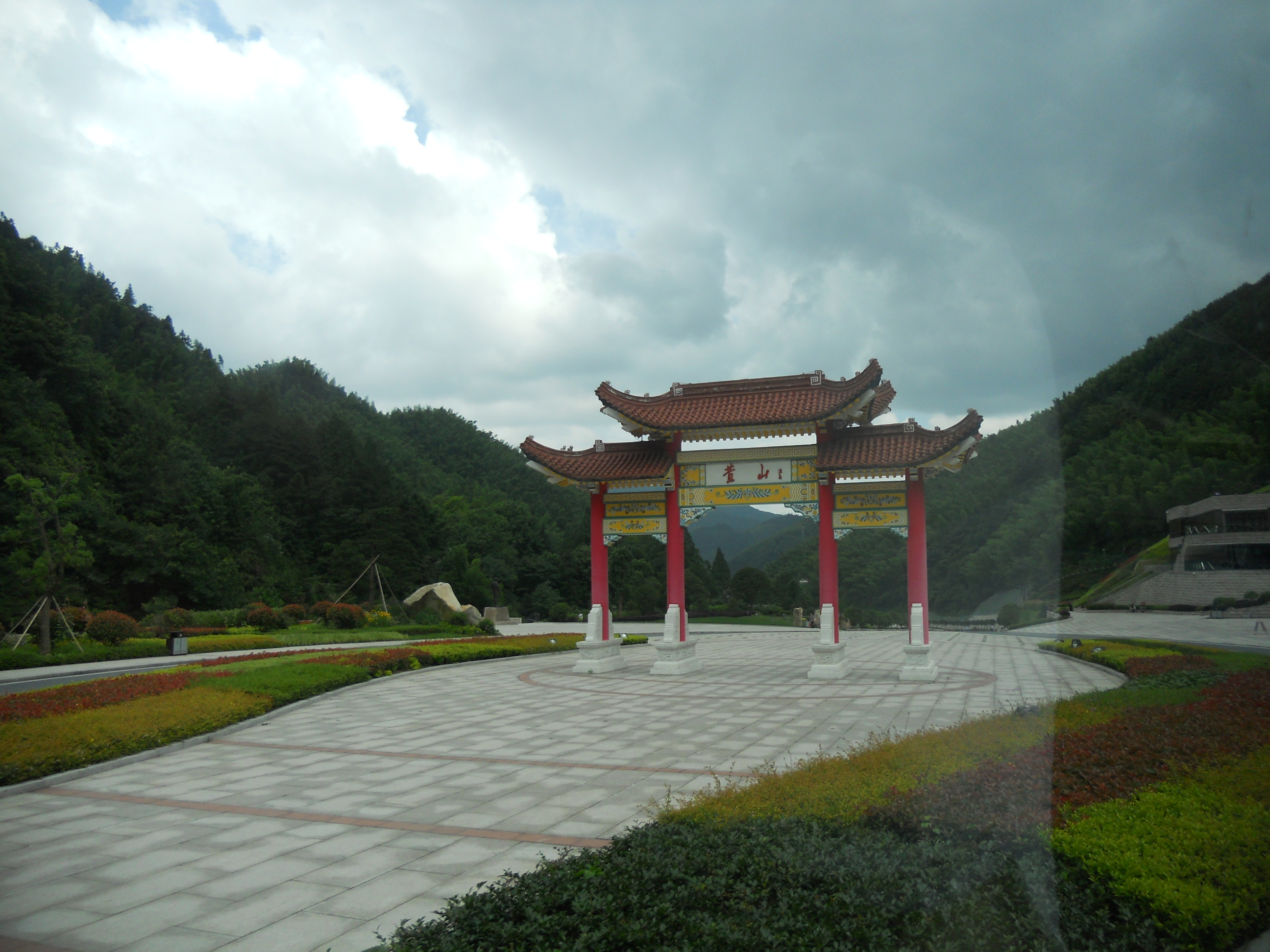                    黄山门