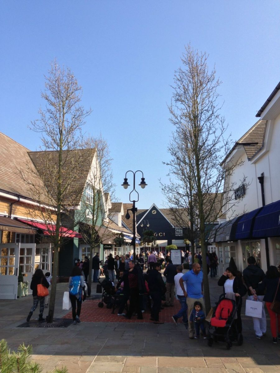 bicester village,免费停车,免费wifi,全中文网页,亚洲面孔导购.