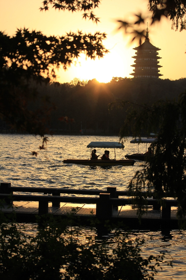 雷峰夕照