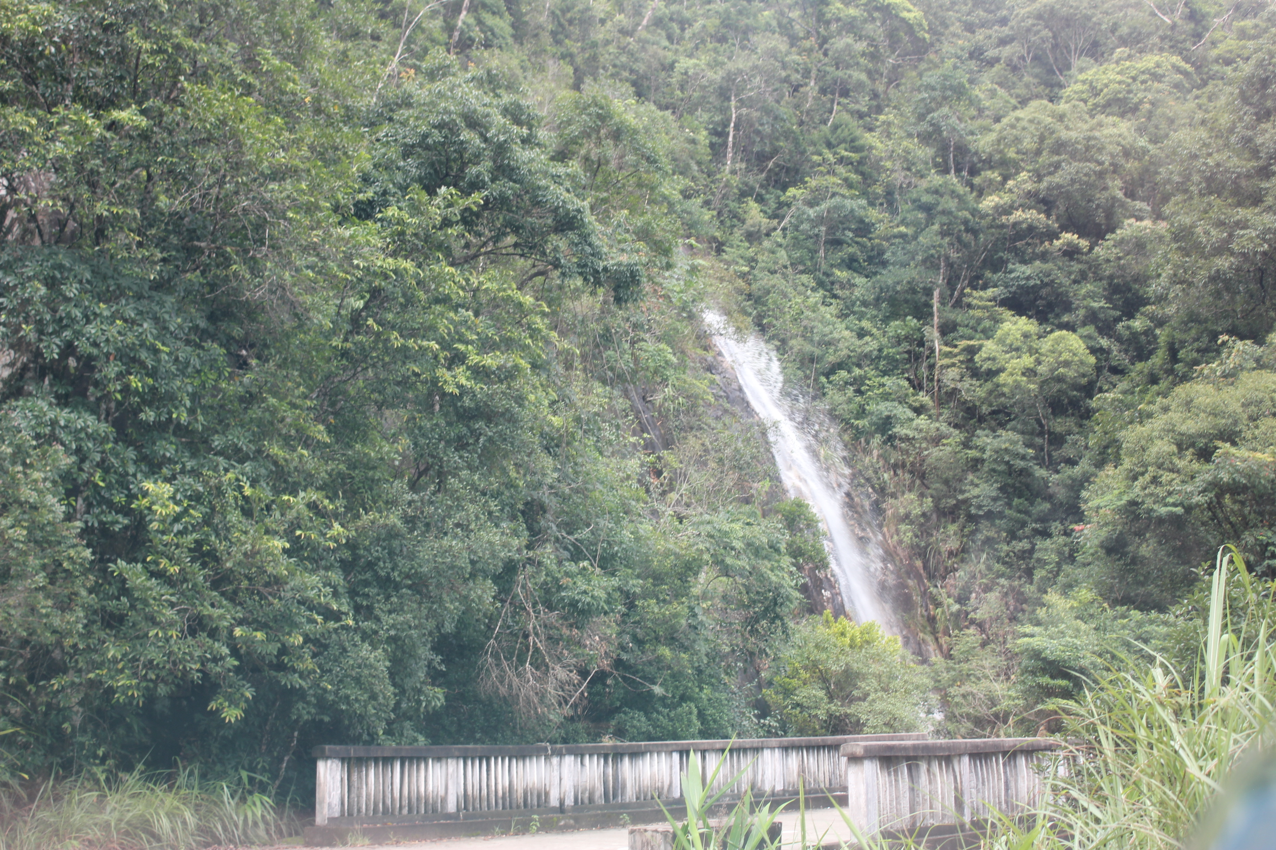 揽胜尖峰岭,戏水龙沐湾