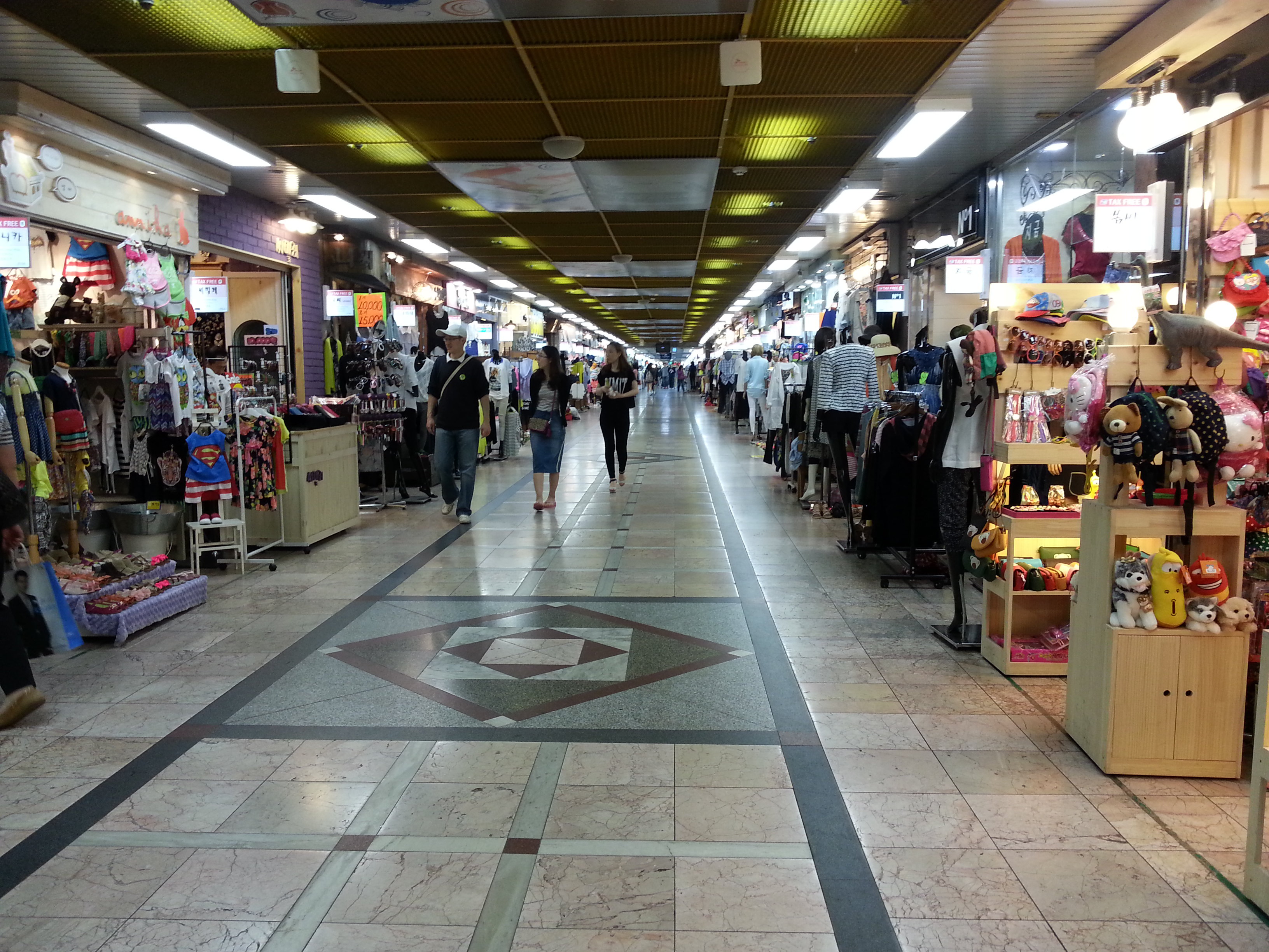 2022济州地下购物中心购物,地下街觉得就像上海的七浦路.