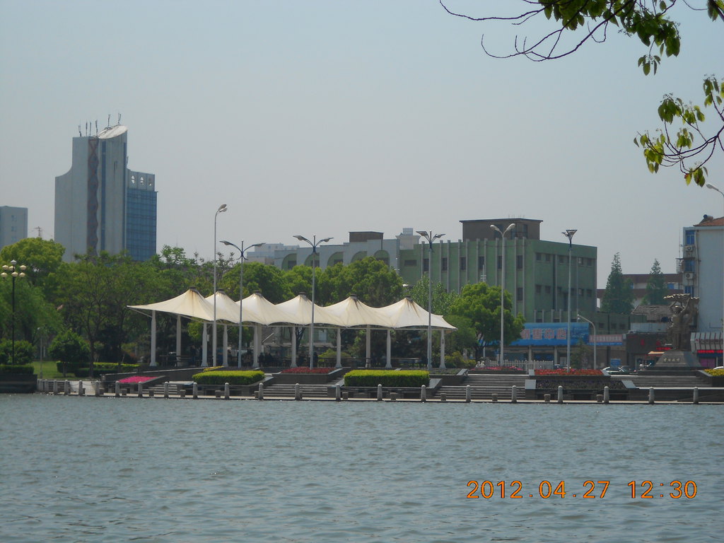 平湖春晓