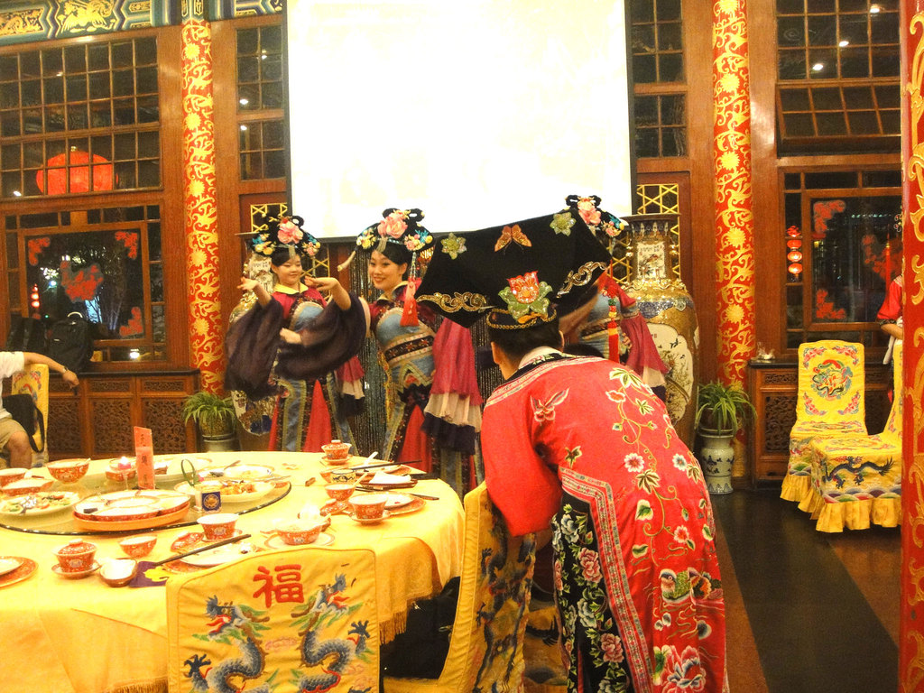 揭开颐和园安缦酒店神秘的面纱 ; 白家大院顶级美食宫廷文化飨宴之旅