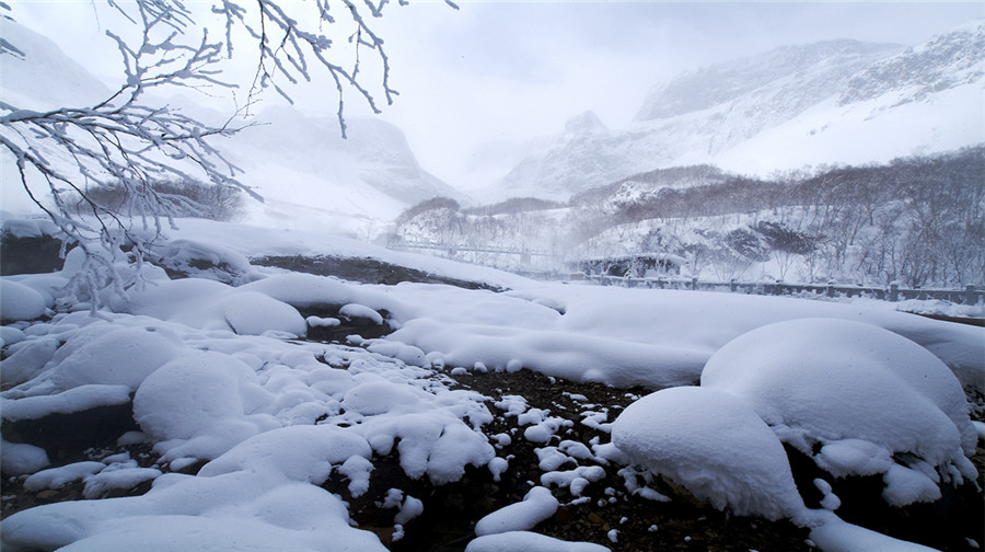 01月28日长白山池北天气预报:晴 气温: -19℃~