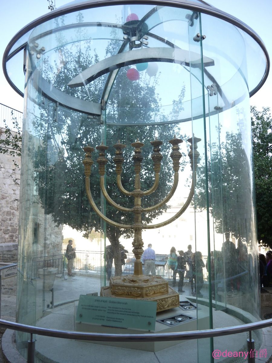 耶路撒冷 犹太教灯台是犹太教一个最古旧的标志,根据出埃及记25章