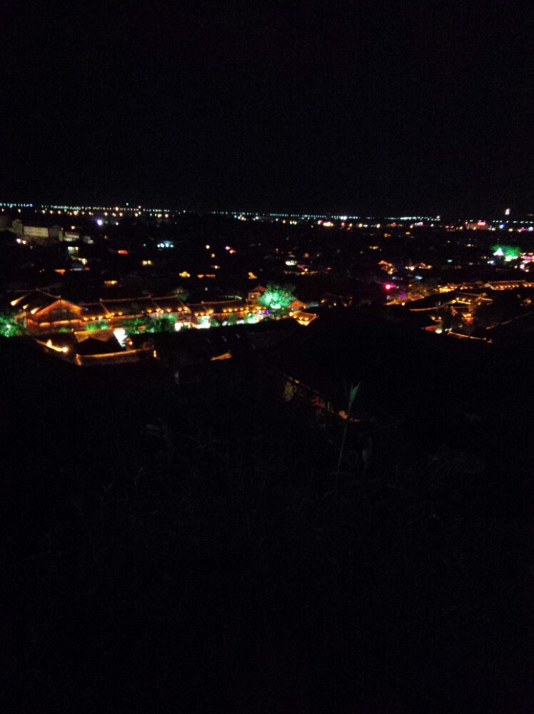 喜欢 引用到评论 狮子山上看到的丽江夜景超级美