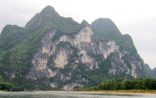 阳朔漓江九马画山你能看出几匹马?