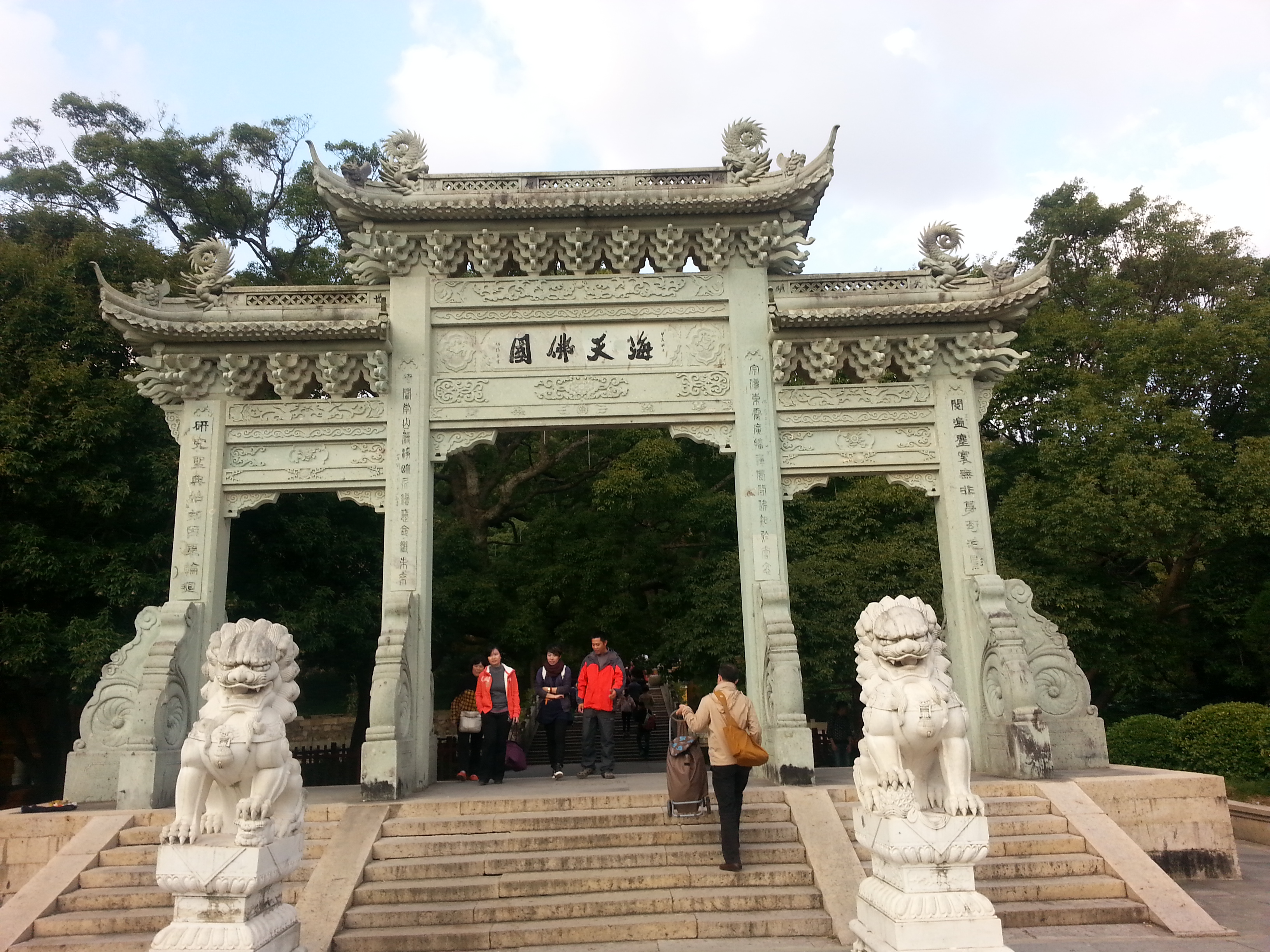 周末普陀山礼佛之旅,遇上游客高峰.