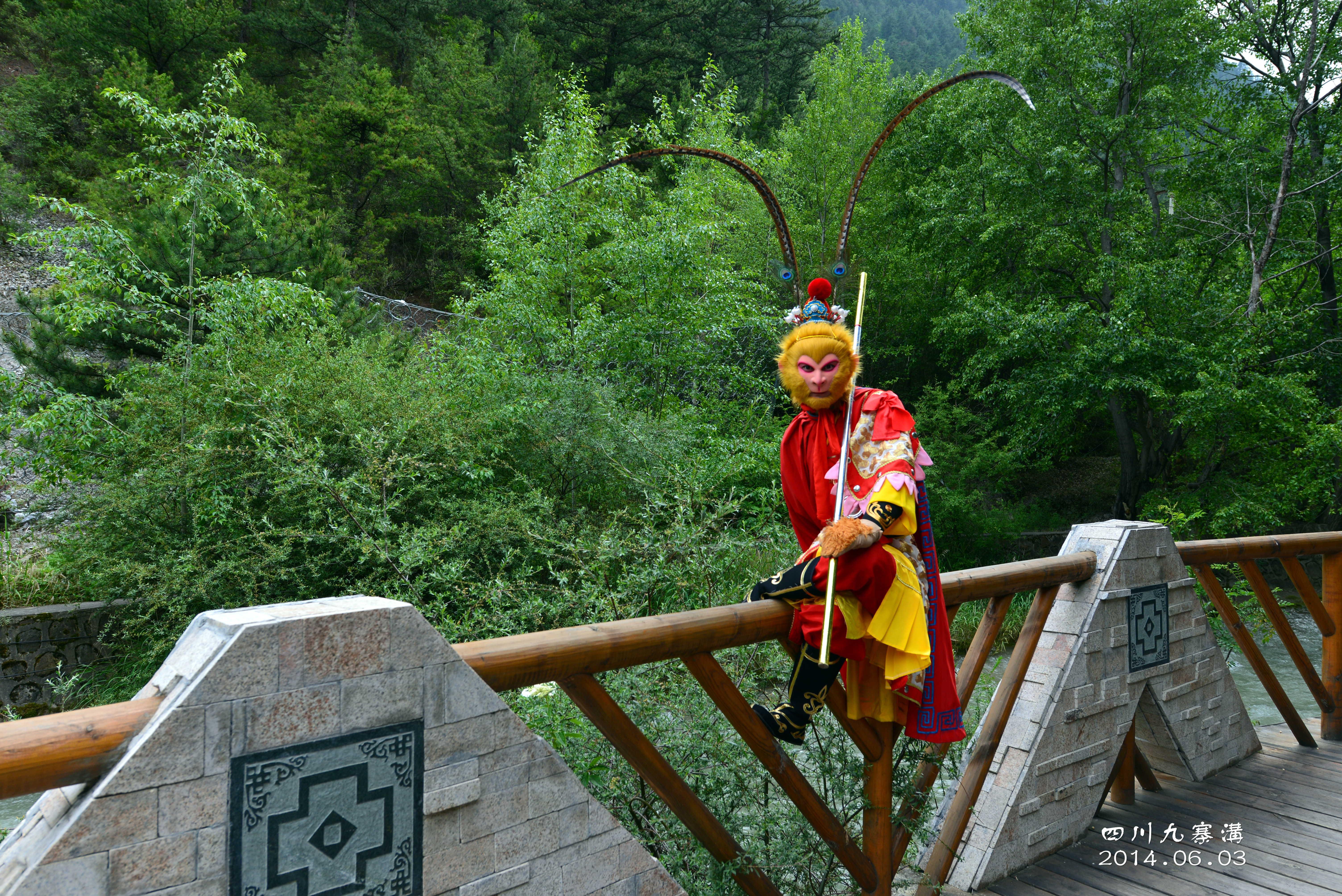 去九寨沟看色彩缤纷的水,用单反留下大自然的美景!